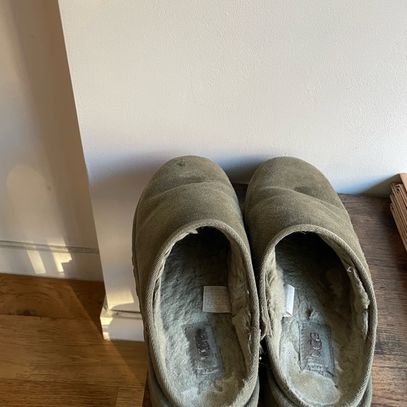 Men’s classic Ugg slippers in olive green - Picture 2 of 5